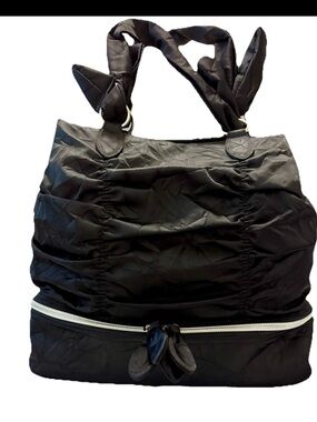 Ellington The Lindsay Black Tote Gym/ Weekender Bag featuring a ruched design